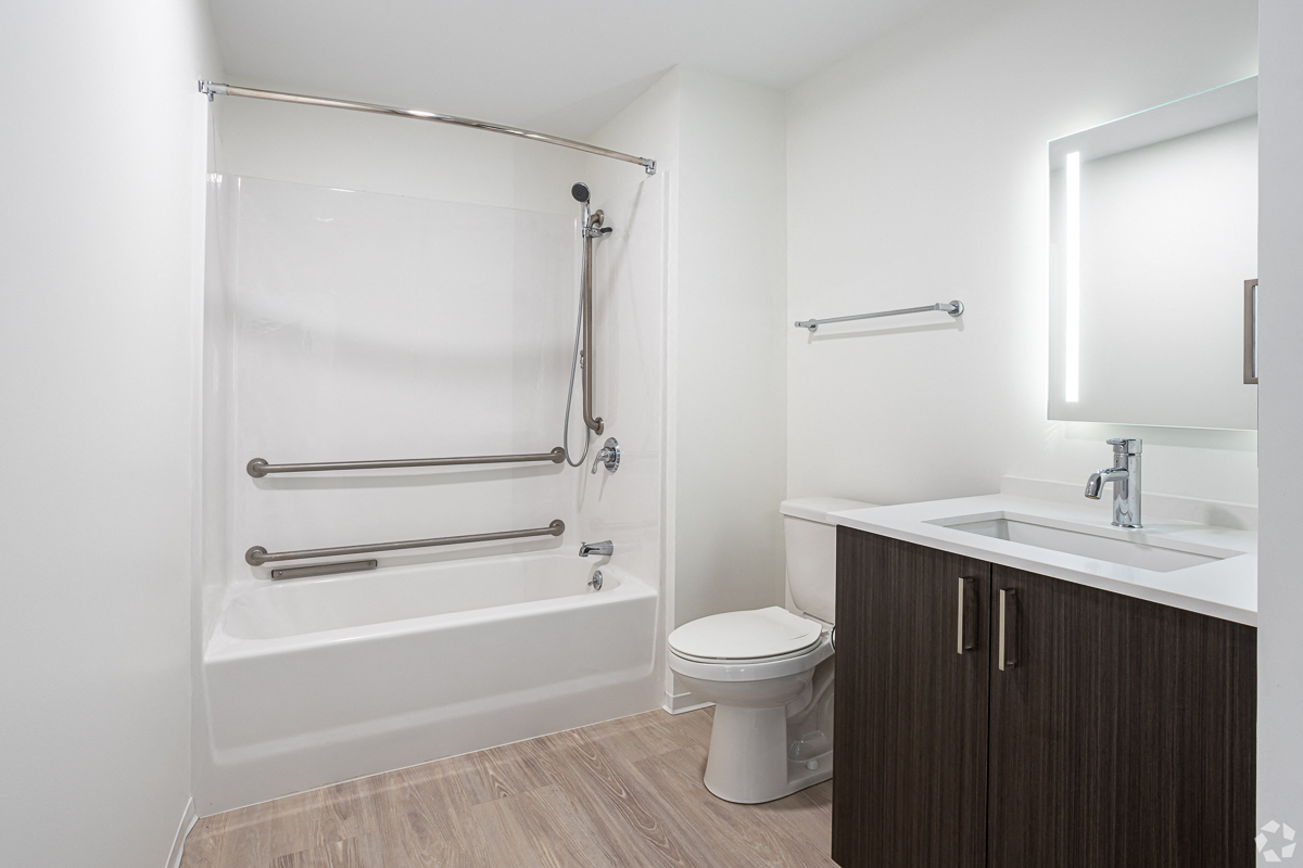 Spacious Full Size Bathroom